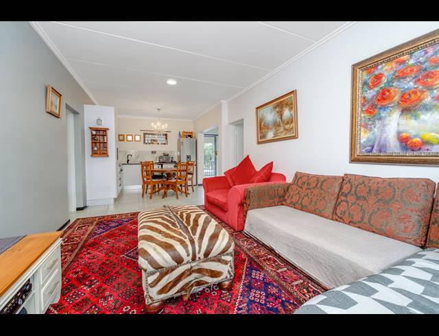 2 BEDROOM APARTMENT FOR SALE IN BRYANSTON